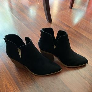 *New in Box*Torrid Deep V Cut Bootie - Black